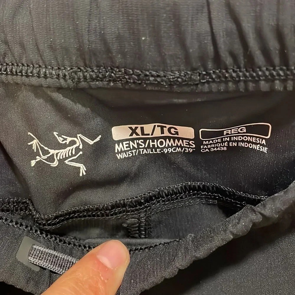 Arc’teryx Mens zippered black pants - Picture 5 of 16